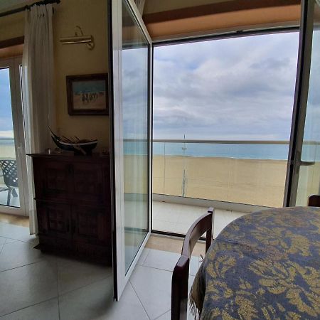 Nazare Apartamento Em Frente Ao Mar Bagian luar foto