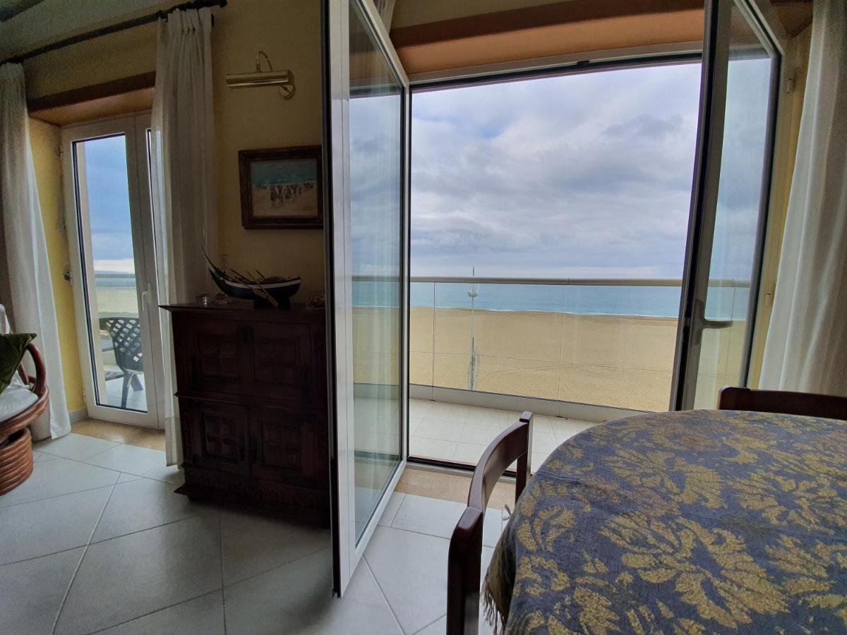 Nazare Apartamento Em Frente Ao Mar Bagian luar foto